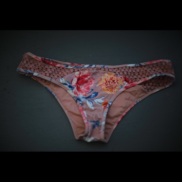Rip Curl Other - Rip curl lace peachy bottoms